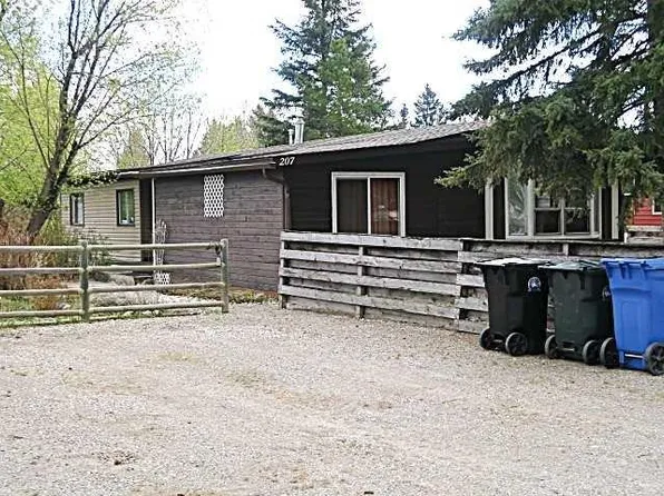 207 W 4th St NW, Sundre, AB T0M 1X0
