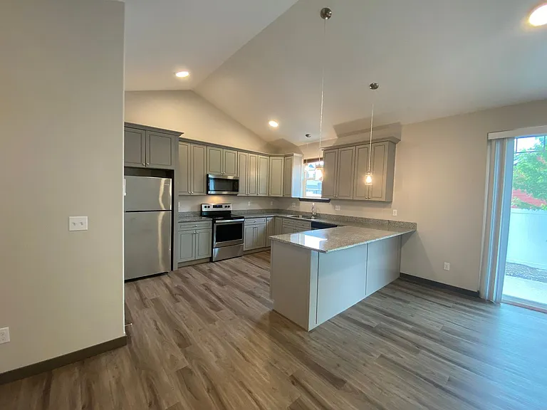 108 W Greenfield Ave — Photo 5