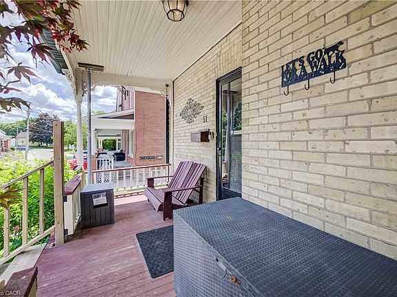 3rd image of 51 Irvin St