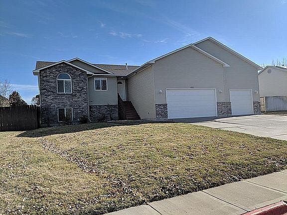 1st image of 955 Hillview Dr