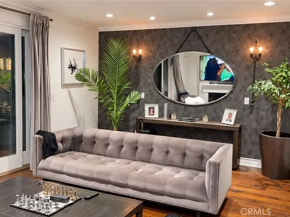 122 N Clark Dr, Los Angeles, CA