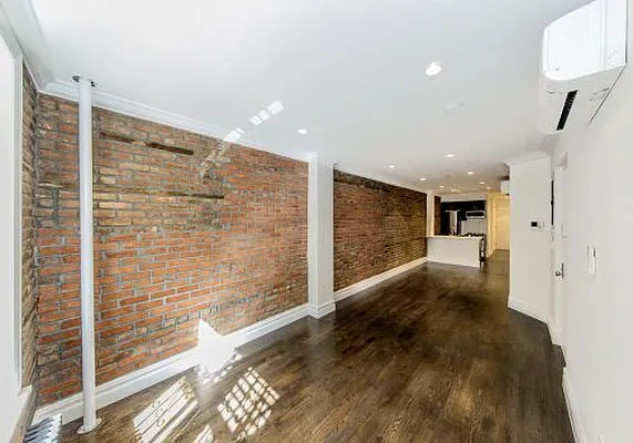 Rented by Icon Realty Management | media 38