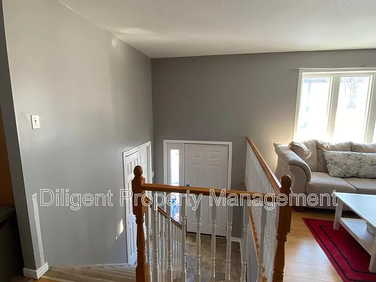 588 Howden St #6 — Photo 20