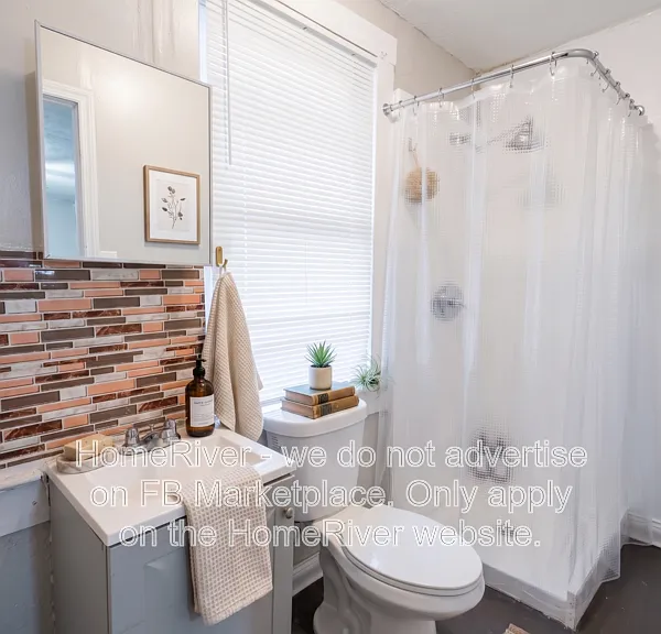 1645 W 17th St #2 — Photo 3