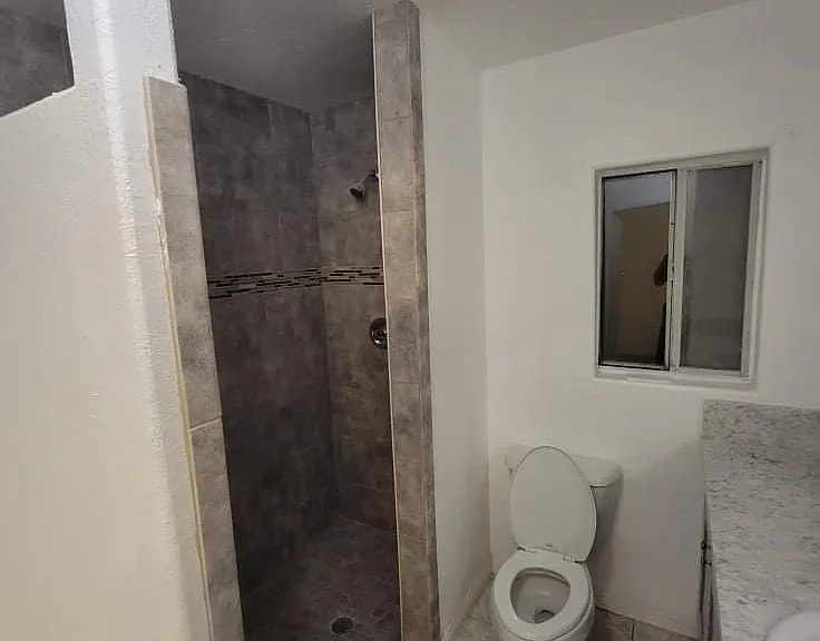 1679 N Alice Ave — Photo 2