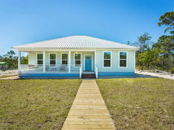 323 Magnolia Ct, Eastpoint, FL 32328