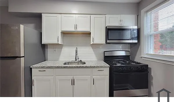 4908 Nelson Ave — Photo 2