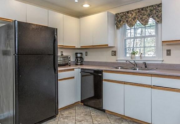 2nd image of 12 Woods Ave