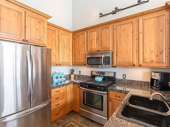 3rd image of 489 Mountain Vista Cir