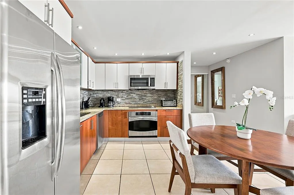 2 bed, 2.0 bath, 950 sqft, $5,000 — Photo 4