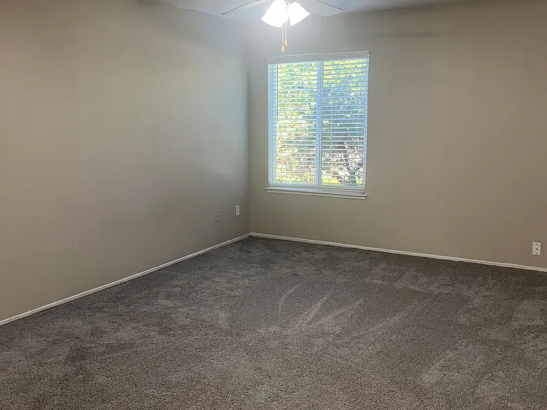 Glenbrook Apartments — Photo 15