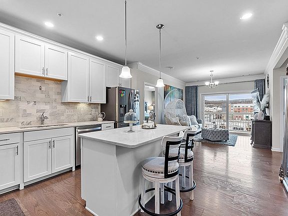 4th image of 120 University Ave 311-unit 2311