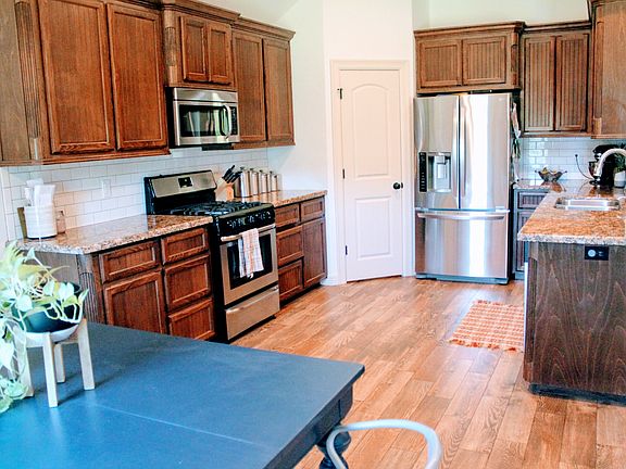 4th image of 109 Blue Jay Dr