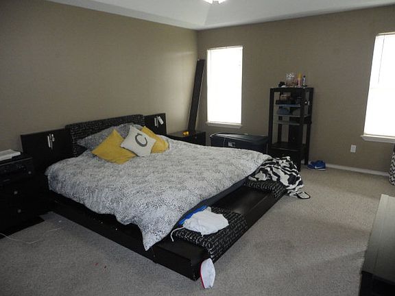 2nd image of 3303 Zoe Ave