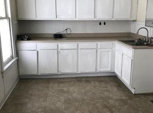 726 N Division St, Davenport, IA 52802