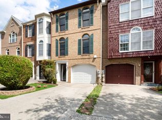32 Victoria Sq, Frederick, MD 21702