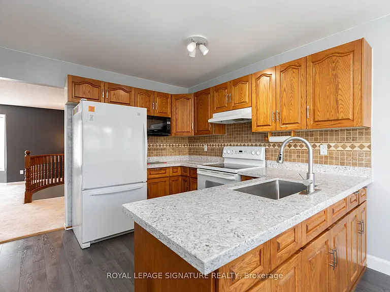 34 Kingswood Dr E — Photo 15