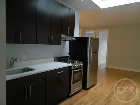 Rented by EXR | media 20