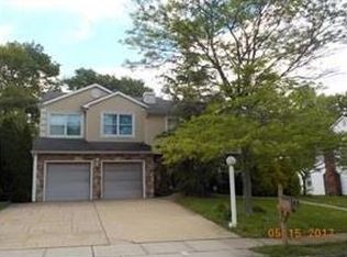 16 Heathrow Ln, Old Bridge, NJ 08857