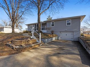 3309 Mueller Ln, Saint Joseph, MO 64506