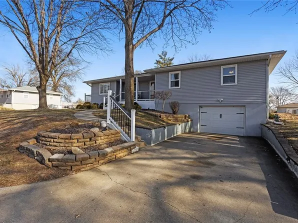 3309 Mueller Ln, Saint Joseph, MO 64506