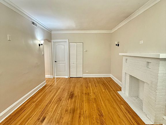 5th image of 716 Reba Pl #2N