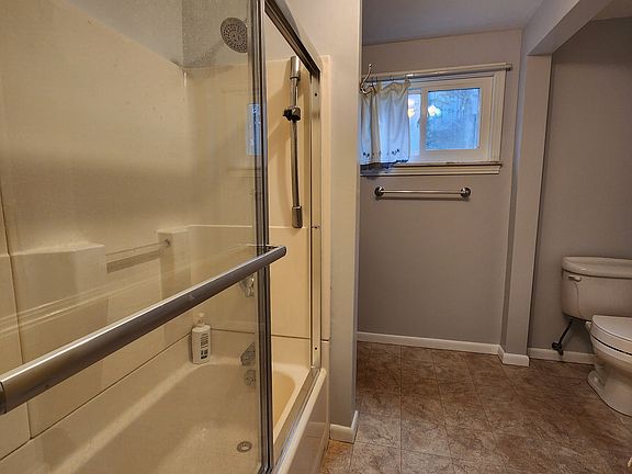 4th image of 4804 Country Club Rd