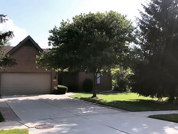Front: Shaded Yard