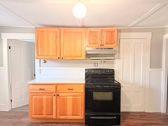 3rd image of 127 Hanover St #5