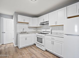 42 Center Ave APT 1, Keansburg, NJ 07734