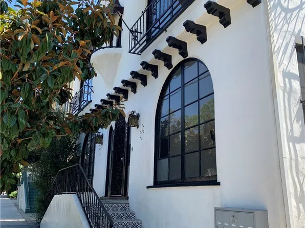 2568 N Beachwood Dr, Los Angeles, CA 90068