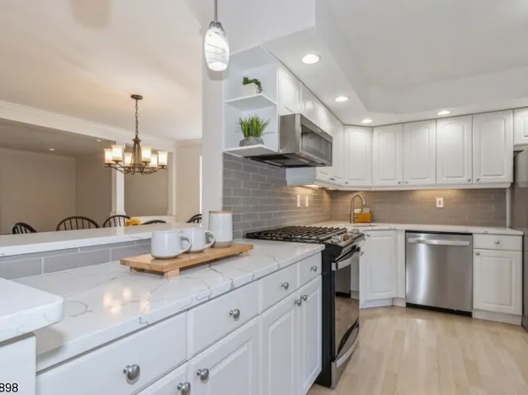 97 Baldwin Ct, Bernards Twp., NJ 07920