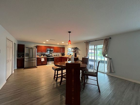 3rd image of 120 Thornberry Branch Ln