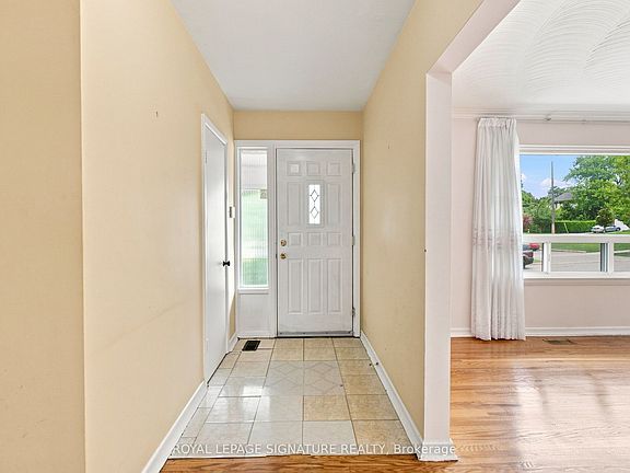 2nd image of 1 Dalegrove Cres