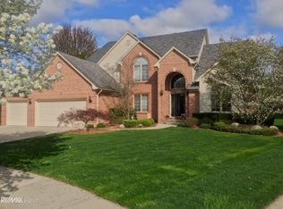 34450 Devon Ct, Chesterfield, MI 48047