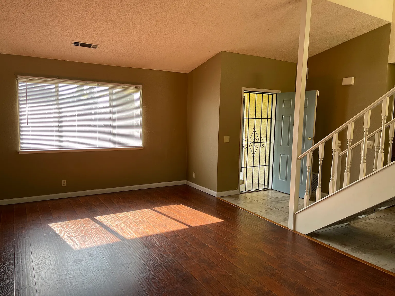 4 bed, 1764 sqft, $2,900 — Photo 2