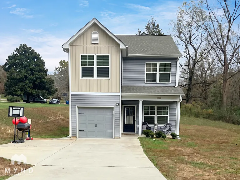 2229 Beauty St — Photo 1