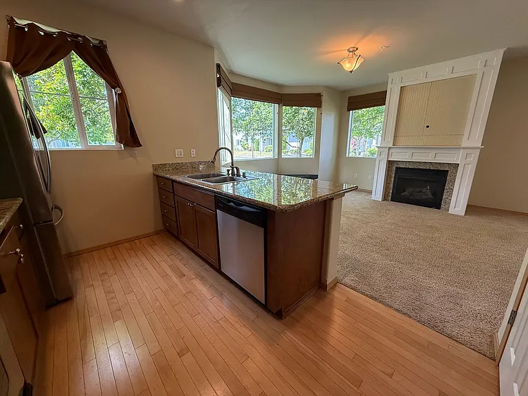 2050A Garry Oaks Ave — Photo 10