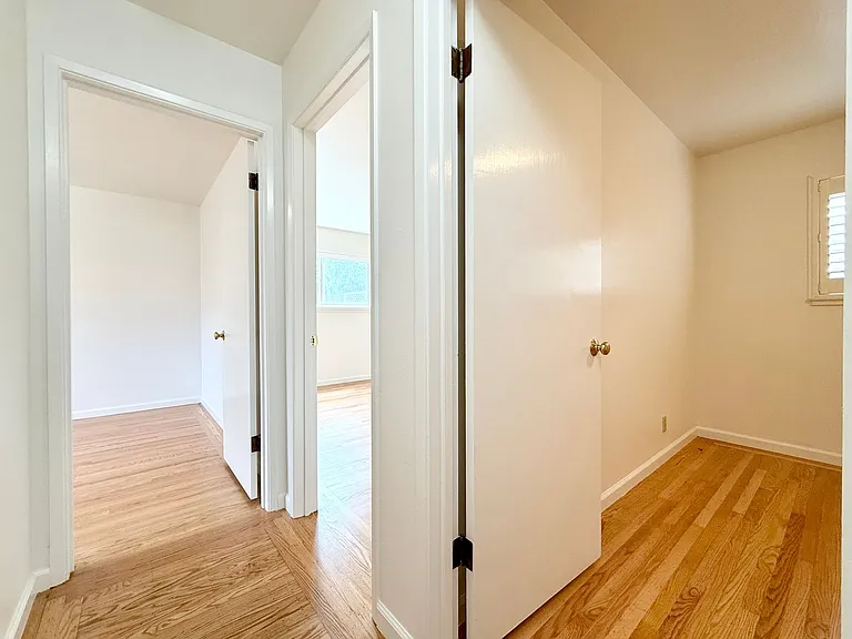 420 Madison Ave — Photo 23