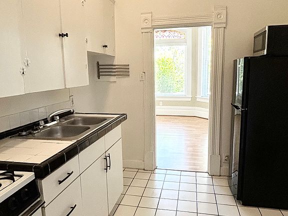 4th image of 815 E 1st Ave #1