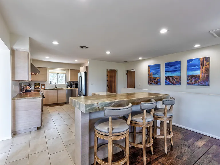 Spacious kitchen and bar
