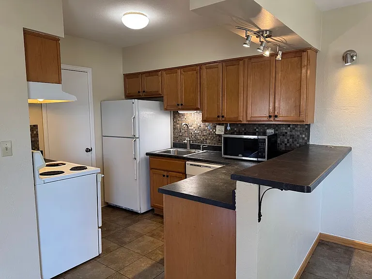 625 Manhattan Pl #109 — Photo 5