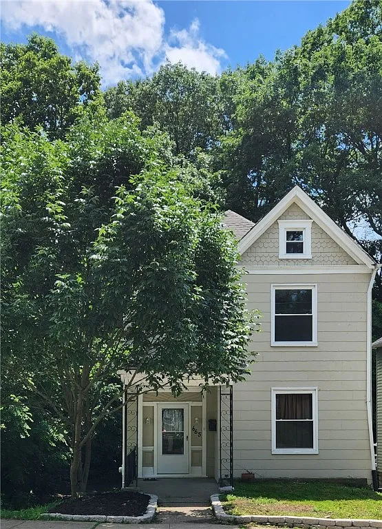 665 Shade Ave photo 1