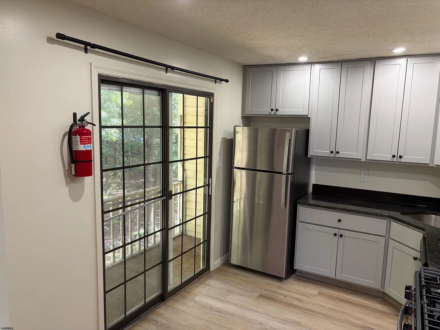2 bed, 2.5 bath, $2,000 — Photo 3