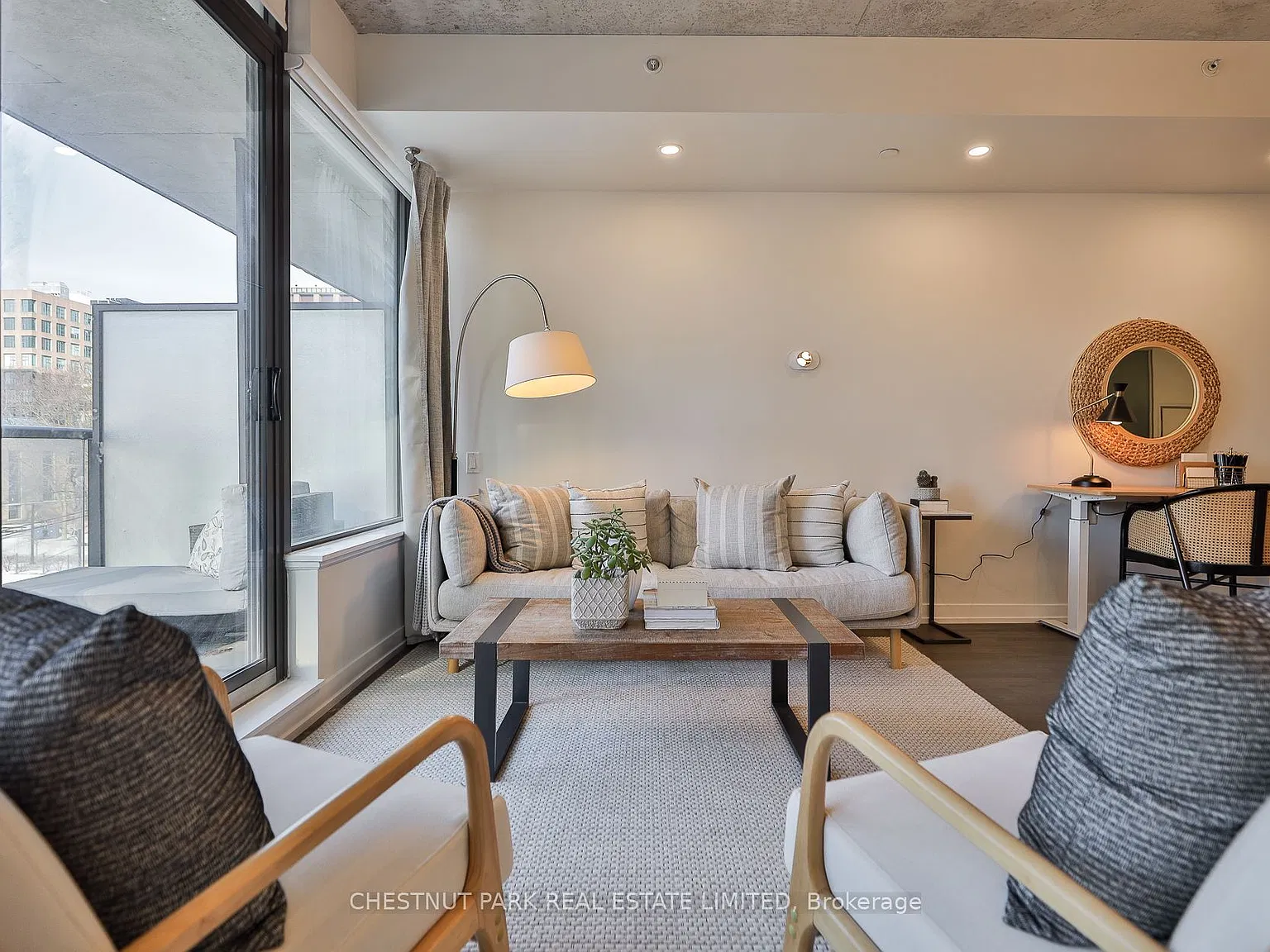 461 Adelaide St W — Photo 3