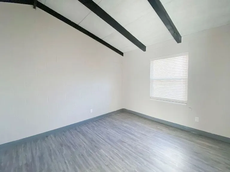 1913 Anderson Ave — Photo 21