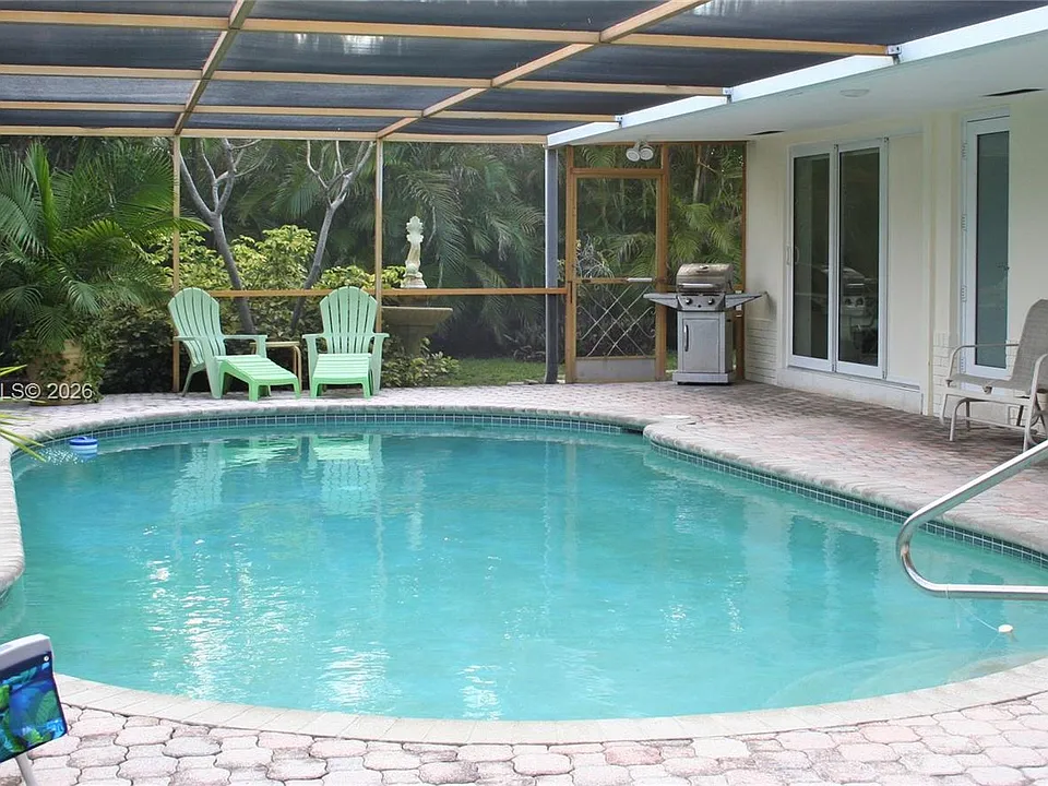 1933 Twin Dolphin Ln