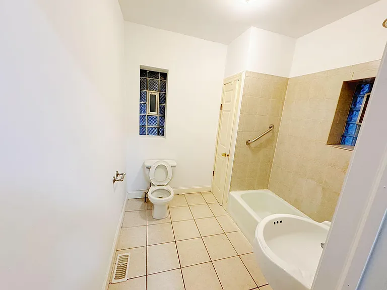 3612 S Wood St #1R — Photo 10