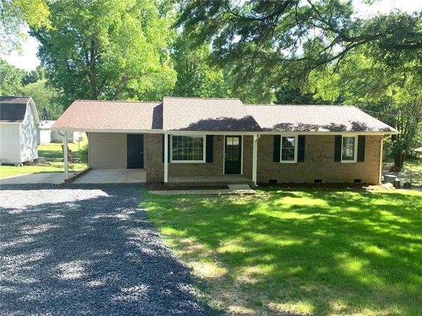 332 Sunset Dr, Eden, NC 27288