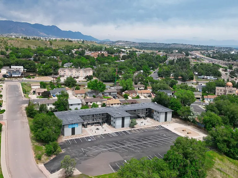 Foothills West — Photo 6